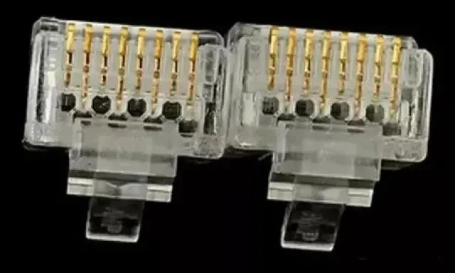 Front view of the Cat6 RJ45 plugs with all eight cores arranged in an interleaved pattern Front view of the Cat6 RJ45 plugs with all eight cores arranged in an interleaved pattern
